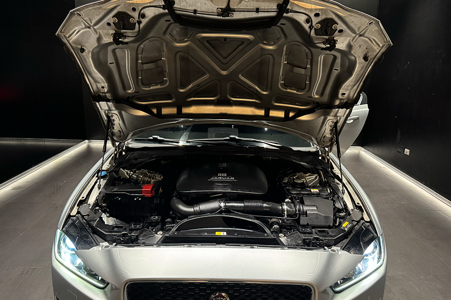 Jaguar XE Pure Luxury
